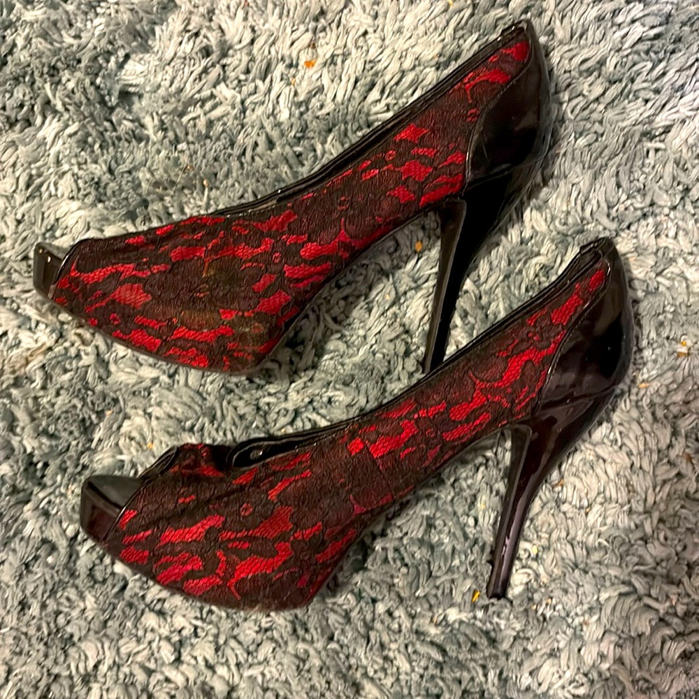 Guess lace heels lightly worn